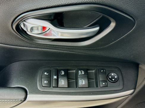 Used 2021 Jeep Cherokee Latitude Lux FWD image 20