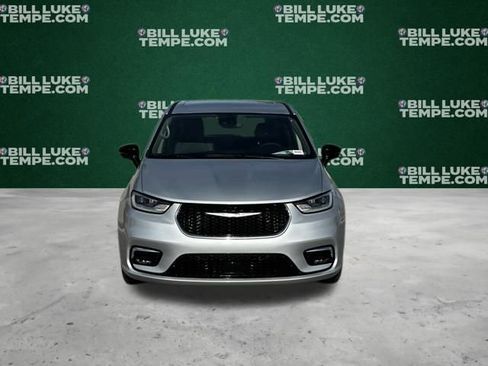 Used 2024 Chrysler Pacifica Touring-L image 5