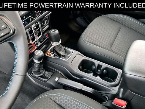 Used 2025 Jeep Wrangler Unlimited Rubicon 4xe AWD/4WD image 18