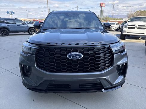 New 2026 Ford Explorer ST-Line image 2