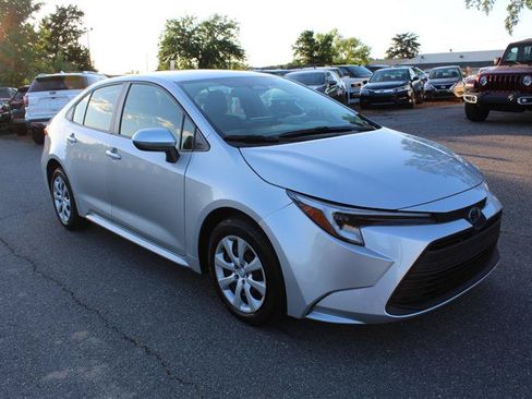 Used 2025 Toyota Corolla LE FWD image 9
