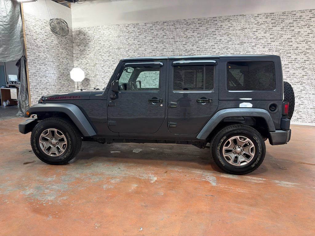 Used 2016 Jeep Wrangler Unlimited Rubicon w/ Connectivity Group AWD/4WD image 4