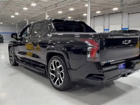 New 2025 Chevrolet Silverado EV RST image 8