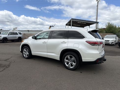 Used 2016 Toyota Highlander Limited Platinum AWD/4WD image 3