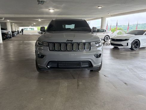 Used 2022 Jeep Grand Cherokee Laredo X RWD image 5