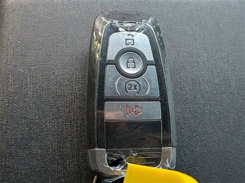 Used 2023 Ford Bronco Wildtrak image 29