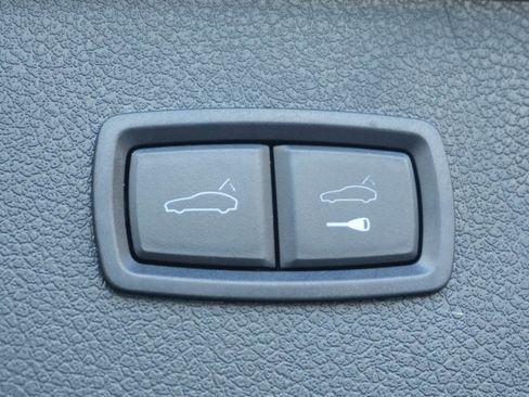 Used 2024 Porsche Macan image 40