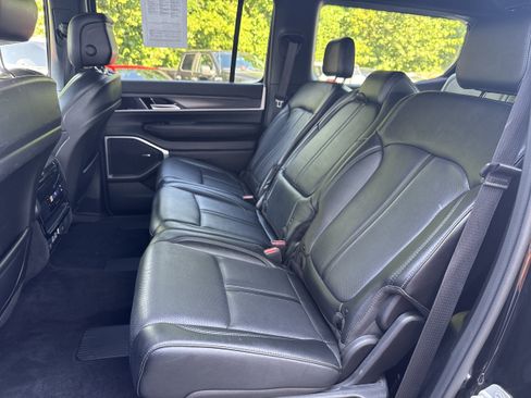 Used 2024 Jeep Wagoneer Series II w/ Flexible Seating Group AWD/4WD image 10