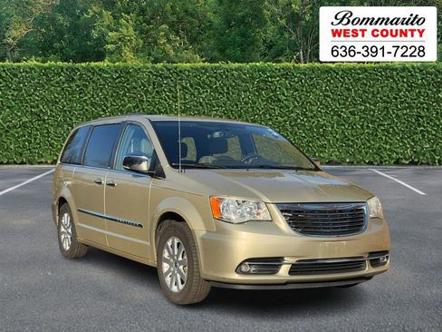 Used 2012 Chrysler Town & Country Touring-L w/ Entertainment Group #2 image 1