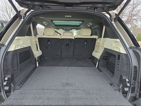 New 2026 Land Rover Range Rover Long Wheelbase SE image 13