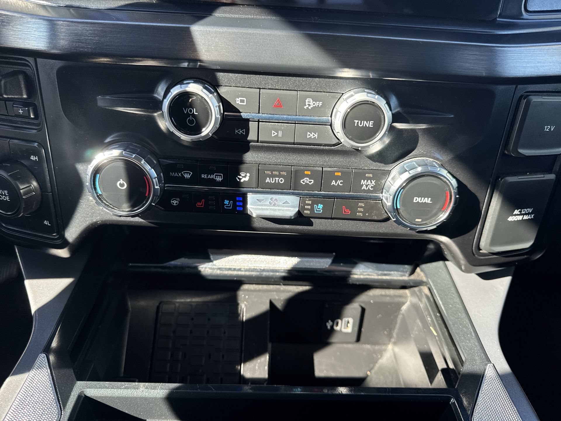 Used 2025 Ford F350 Lariat w/ Chrome Package AWD/4WD image 17