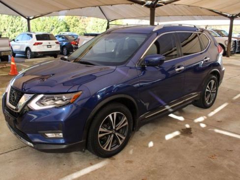 Used 2018 Nissan Rogue SL w/ Premium Package image 3