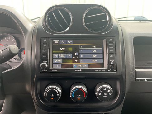 Used 2013 Jeep Compass Latitude FWD image 23