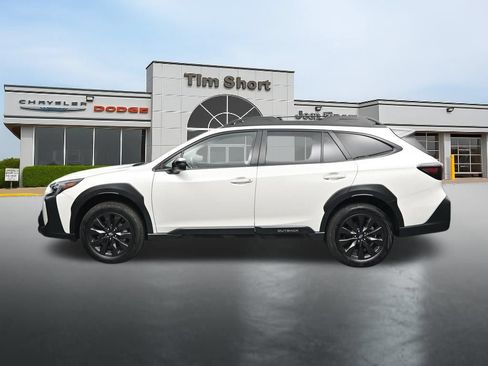 Used 2025 Subaru Outback Onyx Edition AWD/4WD image 2