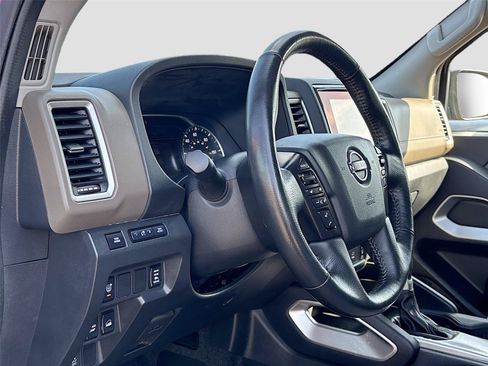 Used 2022 Nissan Frontier SV AWD/4WD image 9