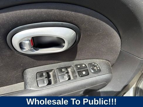 Used 2016 Kia Soul + FWD image 10