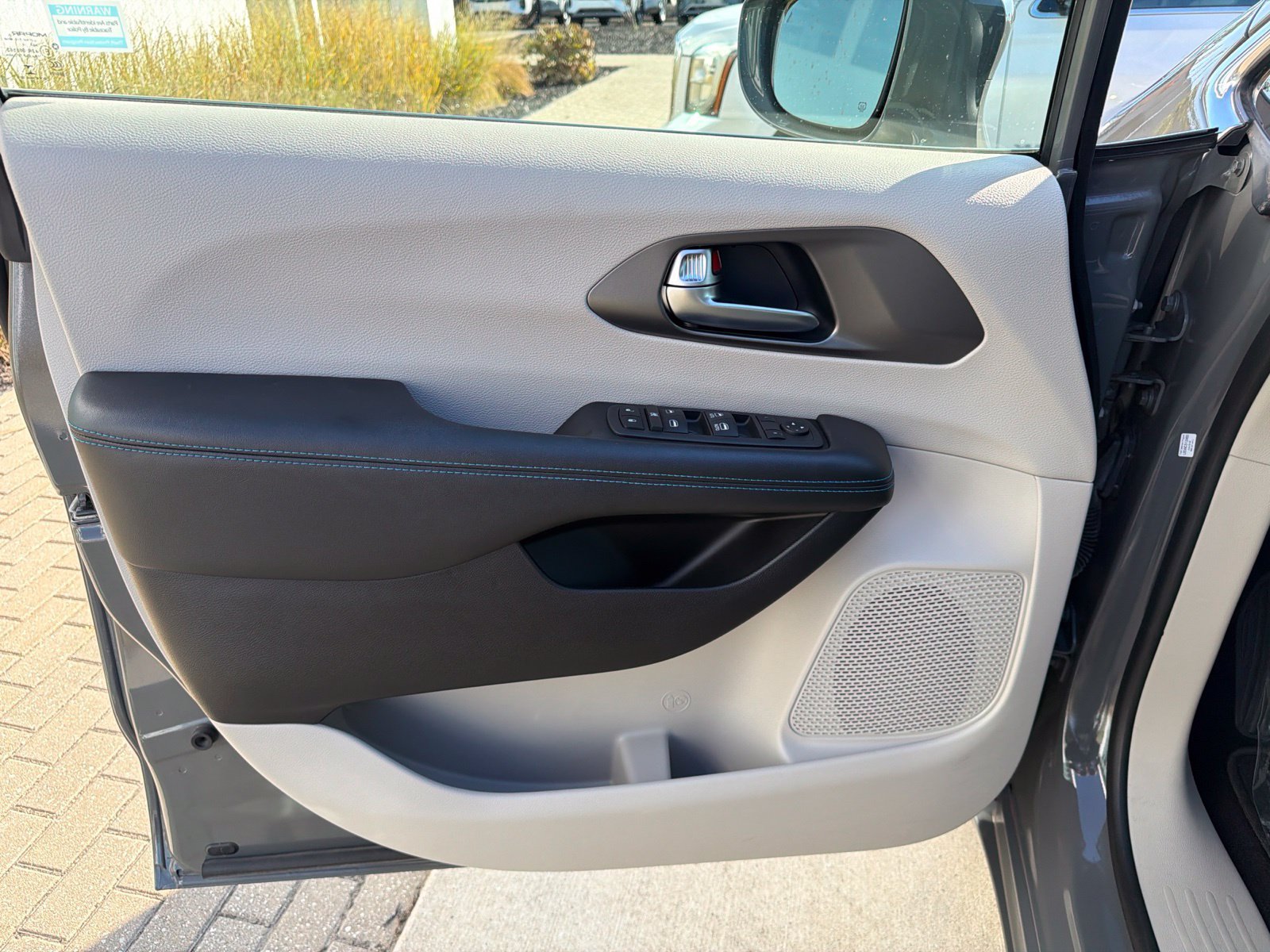 Used 2021 Chrysler Pacifica Touring w/ Cold Weather Group FWD image 14