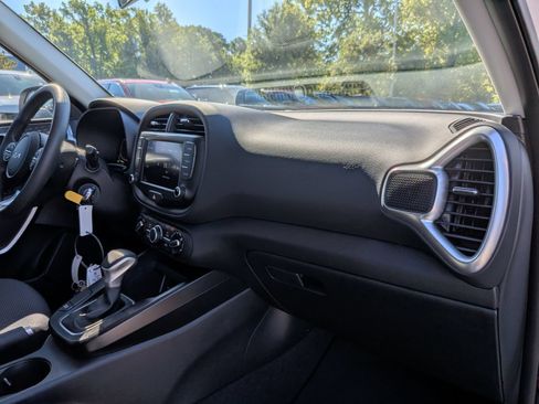Used 2025 Kia Soul LX FWD image 37