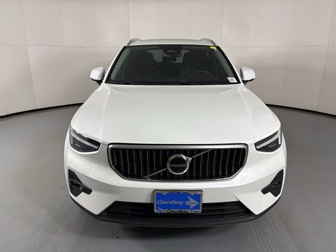 Used 2023 Volvo XC40 B5 Ultimate w/ Protection Package Premier image 2
