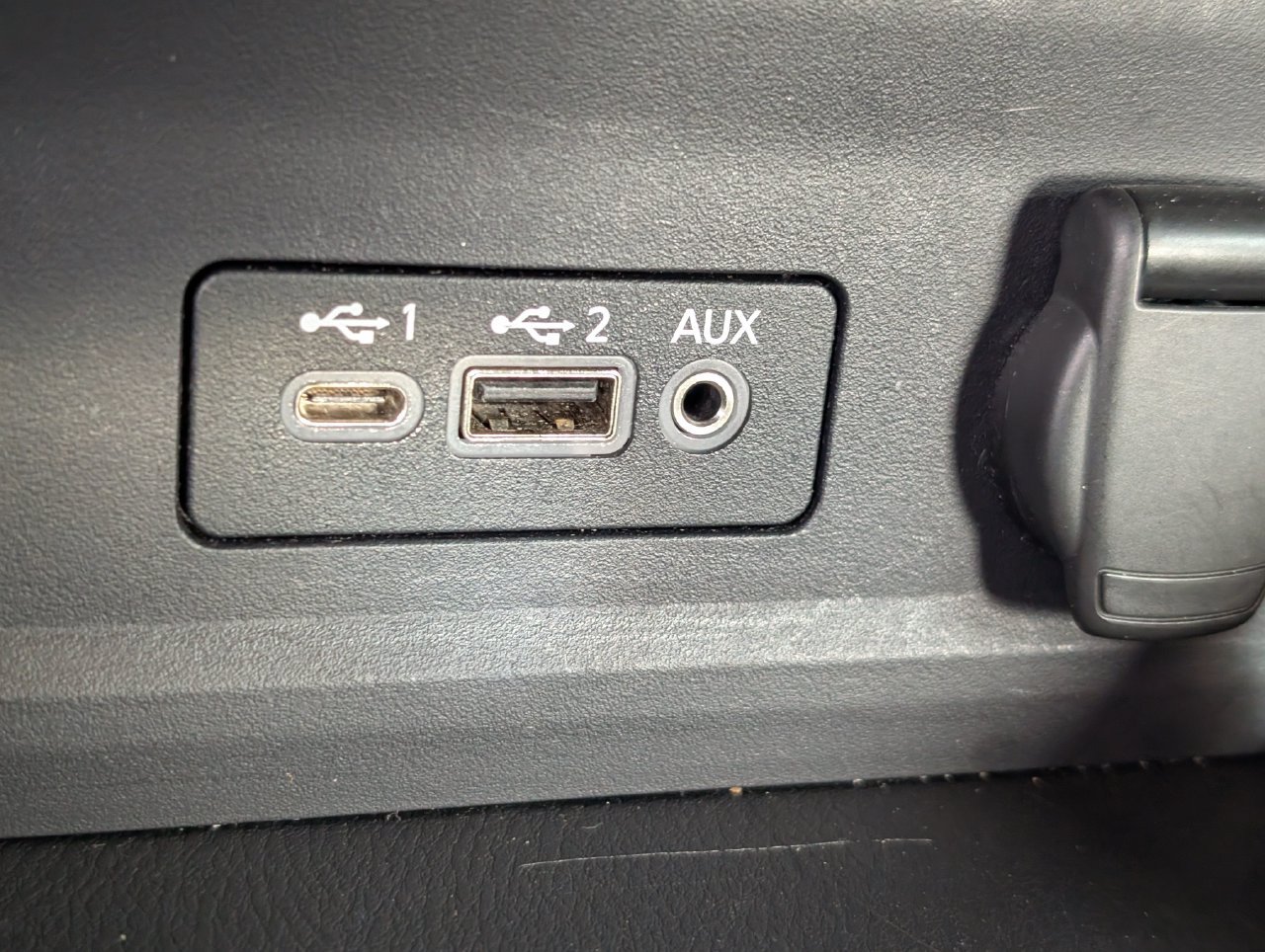 Used 2024 Nissan Sentra SV FWD image 19