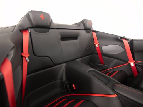 Used 2026 Ferrari Roma Spider RWD image 33