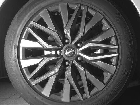 Used 2025 Nissan Altima 2.5 SV FWD image 13