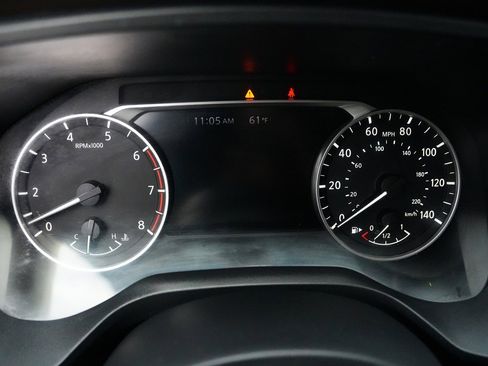 Used 2021 Nissan Rogue SV image 3