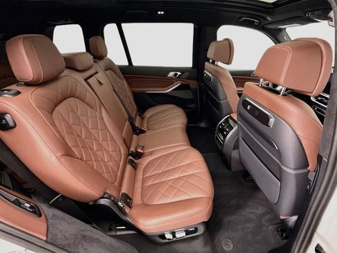 Used 2025 BMW X7 xDrive40i w/ M Sport Package AWD/4WD image 21