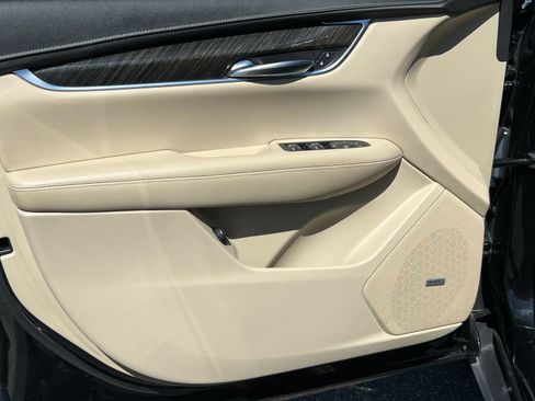 Certified 2018 Cadillac XT5 FWD image 16