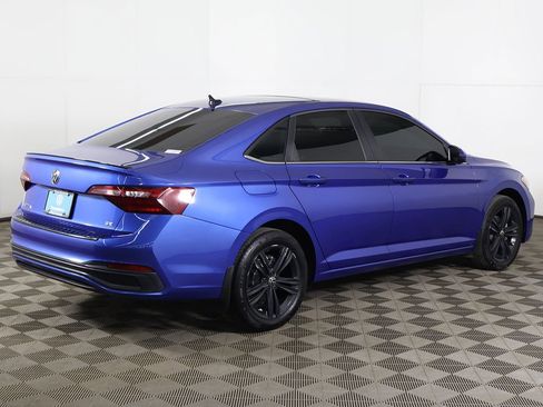 Used 2024 Volkswagen Jetta SE FWD image 10