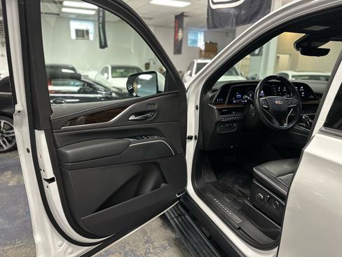 Used 2023 Cadillac Escalade Premium Luxury w/ Performance Package AWD/4WD image 10