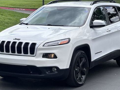 Used 2016 Jeep Cherokee Latitude FWD image 1