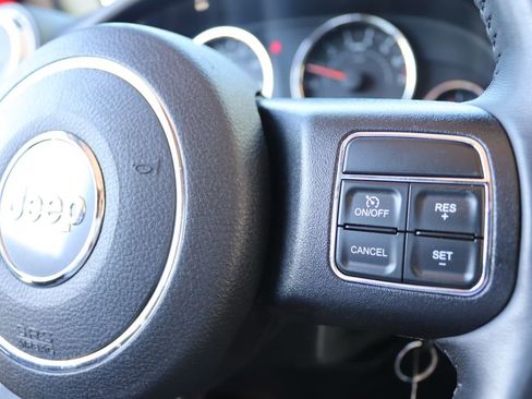 Used 2016 Jeep Wrangler Unlimited Sahara w/ Dual Top Group AWD/4WD image 27