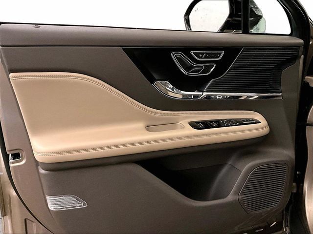 Used 2020 Lincoln Corsair AWD w/ Premium Package image 22