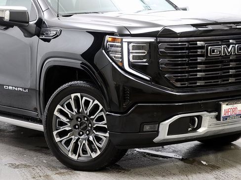 Used 2025 GMC Sierra 1500 Denali Ultimate image 3