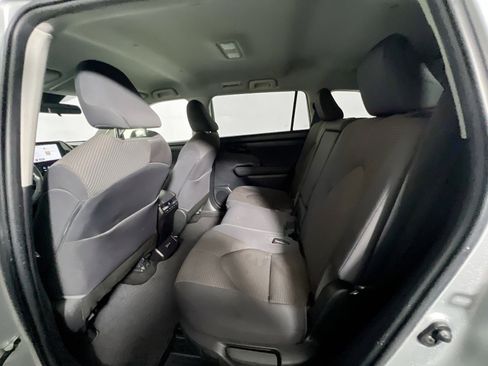 Used 2023 Toyota Highlander LE FWD image 29