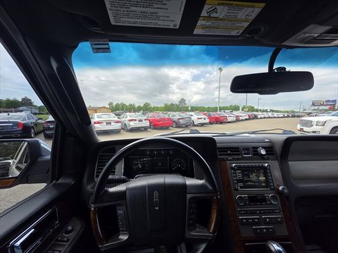 Used 2012 Lincoln Navigator 4WD image 13