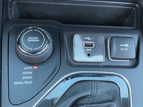 Used 2023 Jeep Cherokee Altitude Lux image 24