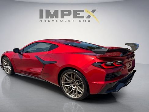 Used 2025 Chevrolet Corvette Z06 RWD image 3