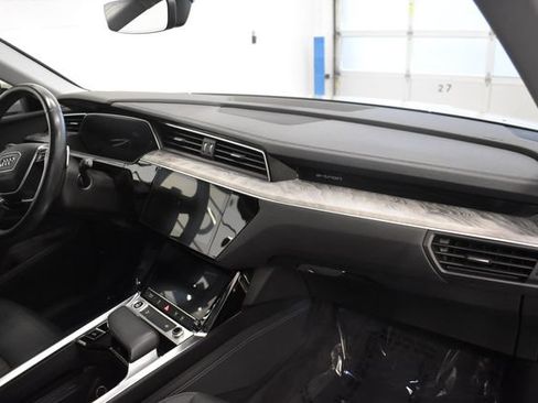Used 2021 Audi e-tron Premium w/ Convenience Plus Package AWD/4WD image 17