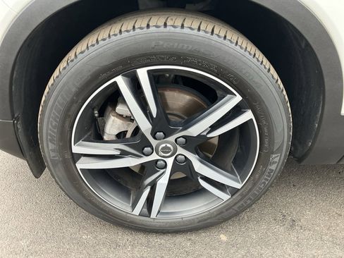 Used 2021 Volvo XC40 T5 R-Design image 14