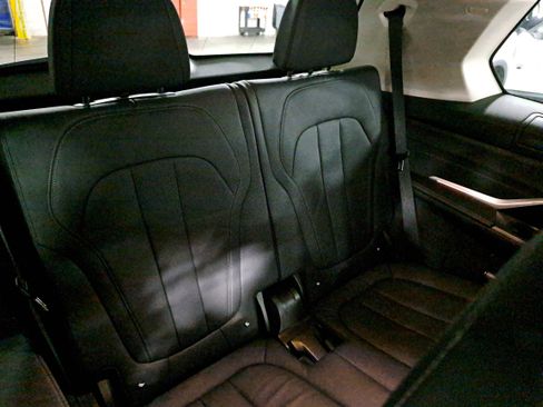 Used 2022 BMW X7 xDrive40i w/ Executive Package image 13