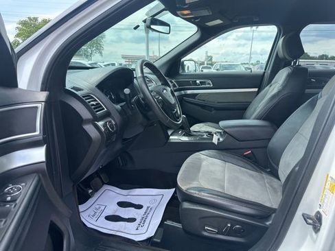 Used 2017 Ford Explorer XLT w/ Equipment Group 202A FWD image 32
