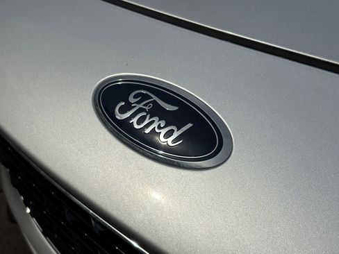 Used 2020 Ford Escape Titanium image 23