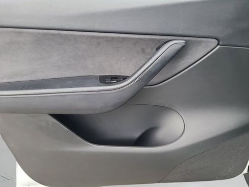 Used 2020 Tesla Model Y Long Range image 17