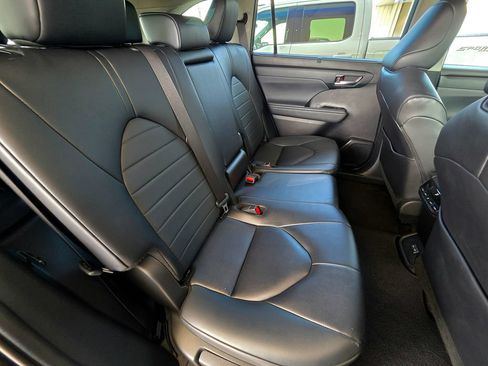 Used 2024 Toyota Highlander Limited AWD/4WD image 60