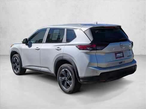 Used 2024 Nissan Rogue SV image 7