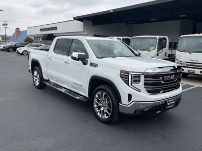 New 2026 GMC Sierra 1500 SLT w/ SLT Premium Package
