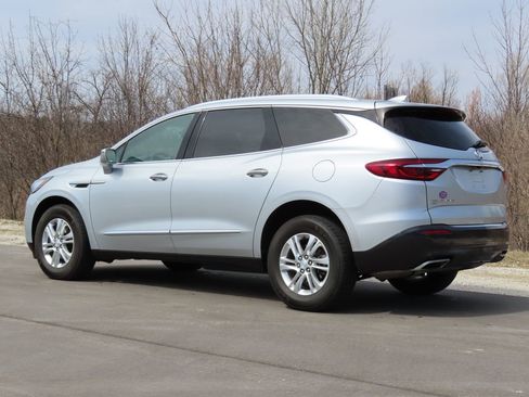 Used 2020 Buick Enclave Essence w/ Sound and Sites Package image 4