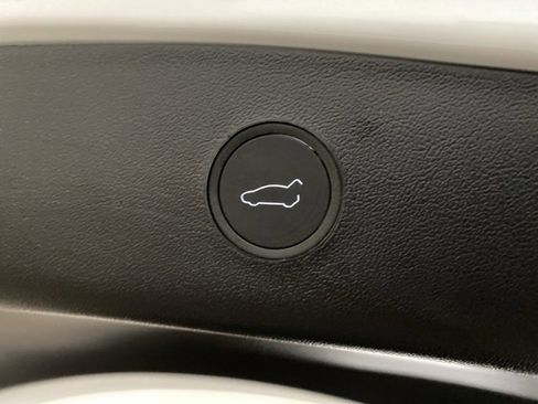 Used 2023 Tesla Model 3 Standard Range image 8